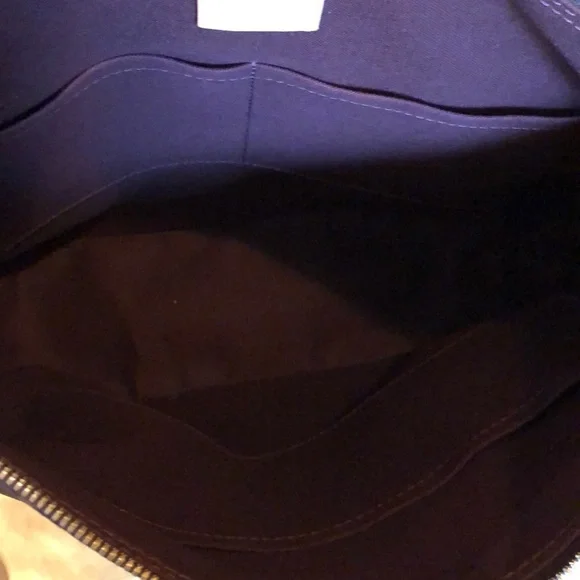 Louis Vuitton Berri PM Monogram Canvas - Picture 16 of 17